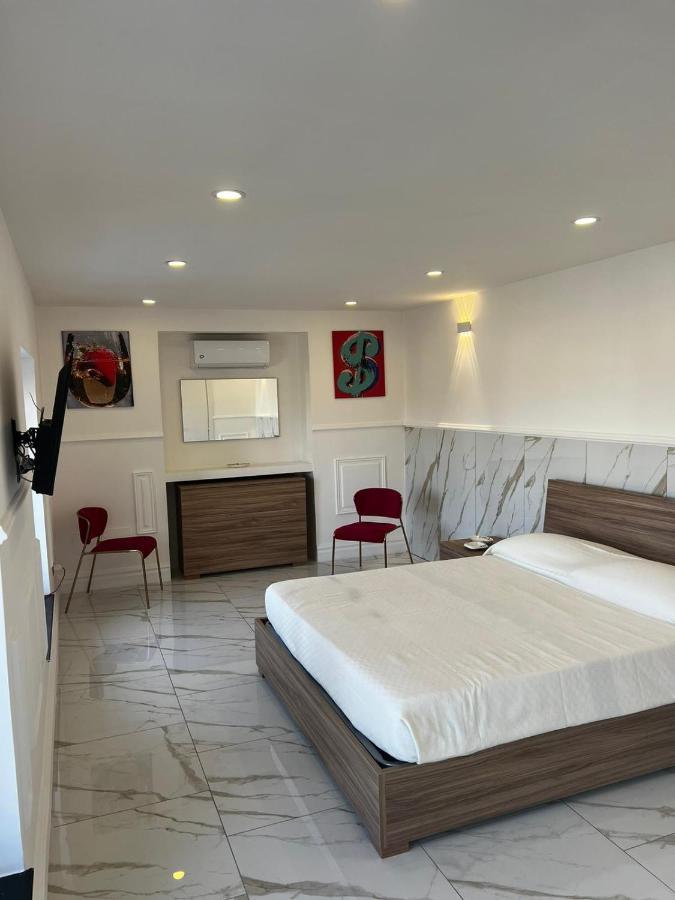 Pippo'S Suite Napoli Bagian luar foto