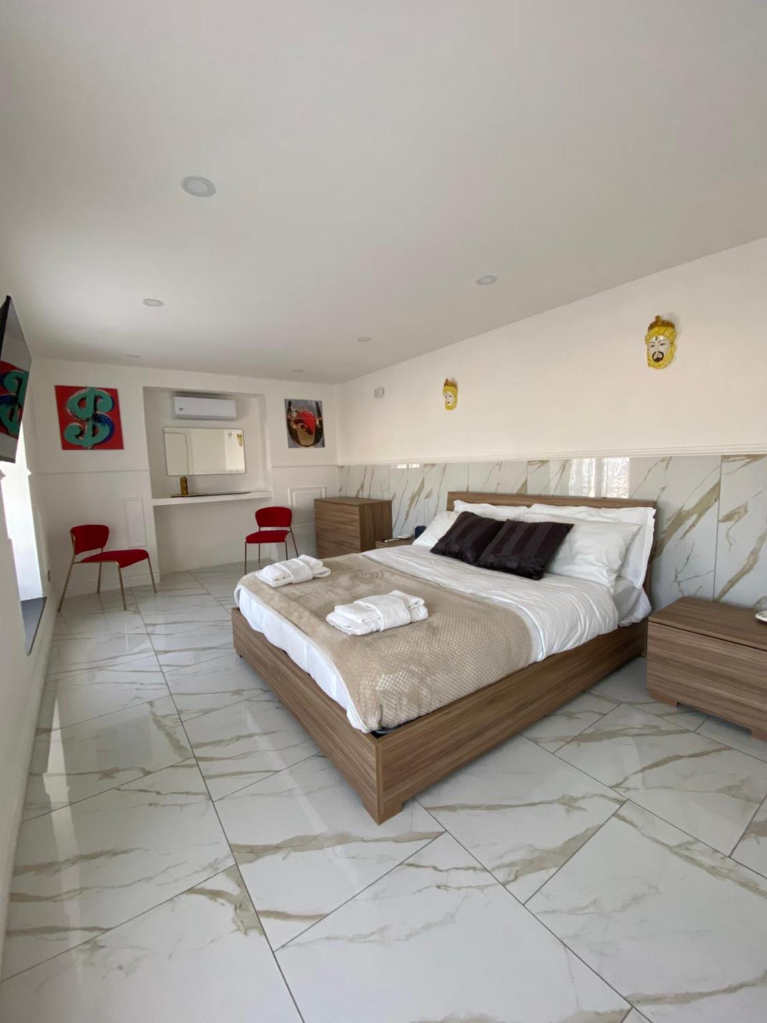 Pippo'S Suite Napoli Bagian luar foto