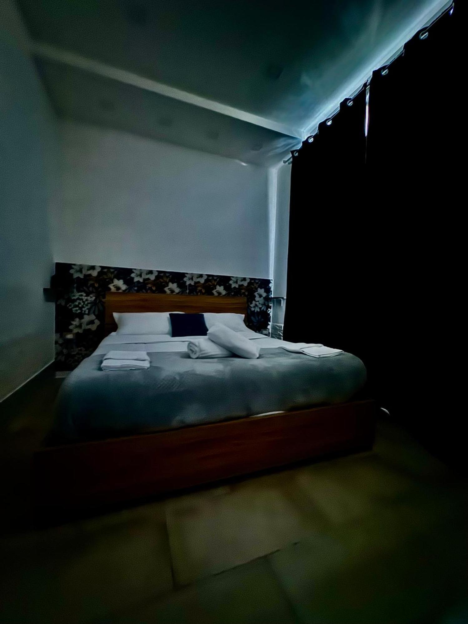 Pippo'S Suite Napoli Bagian luar foto